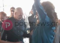 Αποκλειστικό video: Ο Βαρουφάκης χορεύει με κλαρίνα σε εγκαίνια έκθεσης πολιτισμού παρουσία της Μενδώνη