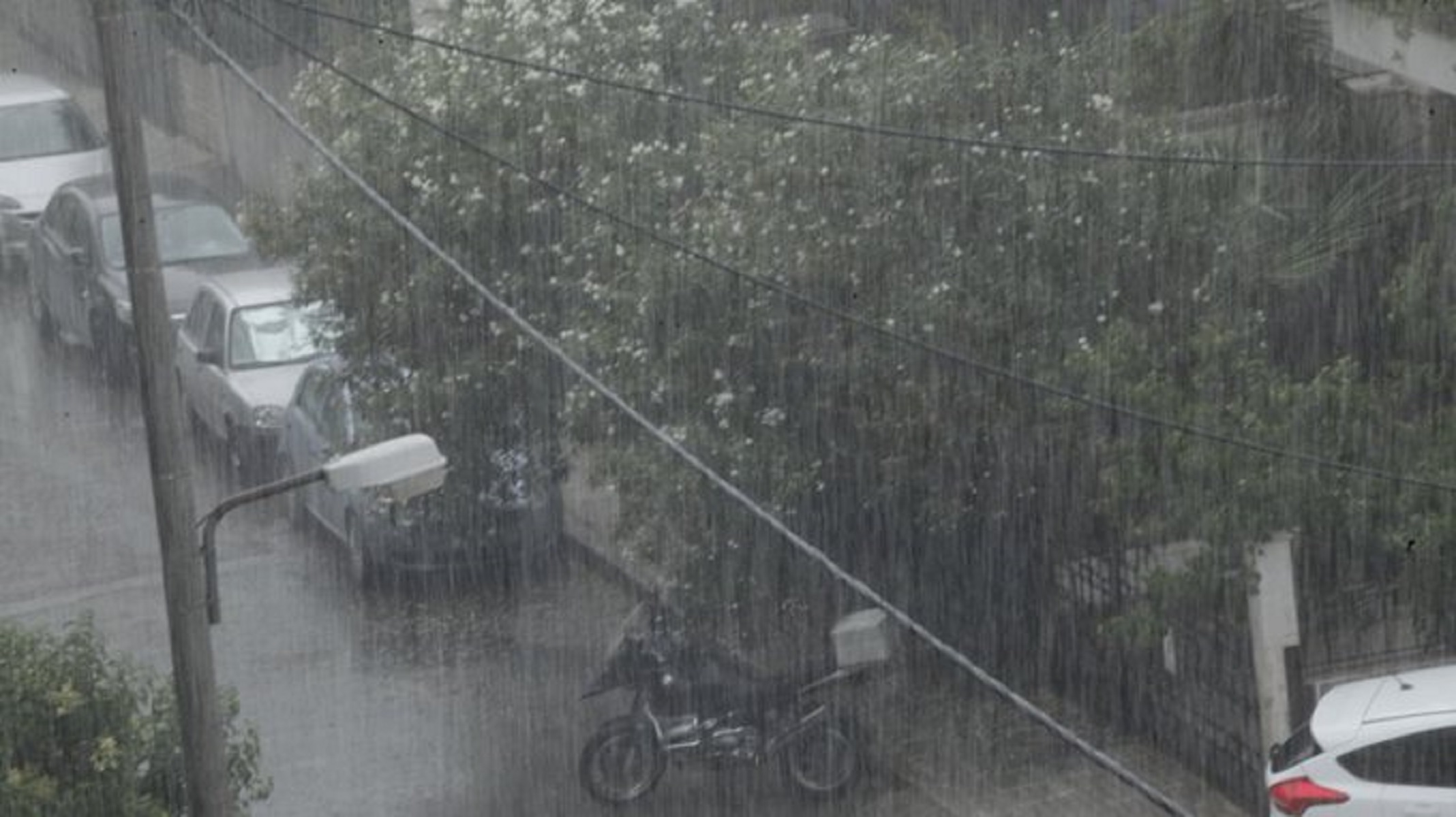 Καιρός Αθήνα: Έντονες βροχοπτώσεις αναμένονται μετά το μεσημέρι