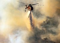 Φωτιά στην Καλιφόρνια: Διασημότητες εγκαταλείπουν τις πολυτελείς επαύλεις τους