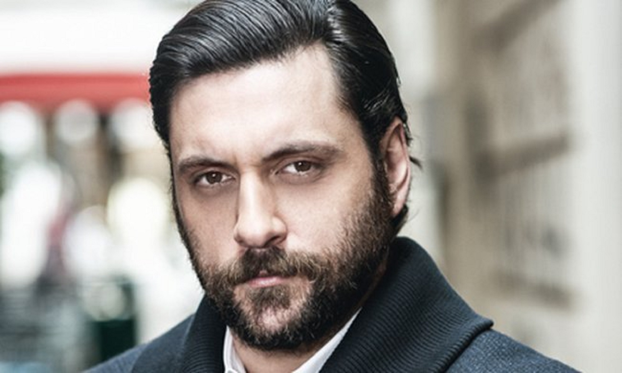 Γιώργος Χρυσοστόμου: “Προσπαθώ να διαχειριστώ τη μοναξιά μου, έχω κλειστεί στο σπίτι, δεν βγαίνω”