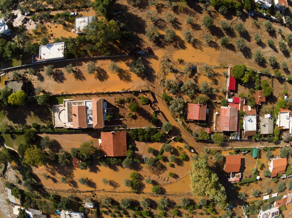 Έτσι “πνίγηκε” η Κινέττα – Εικόνες της βιβλικής καταστροφής από ψηλά [vid]