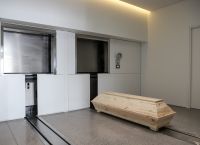 Εκκλησία για αποτέφρωση νεκρών: “Τα νεκρά σώματα δεν είναι απορρίμματα”