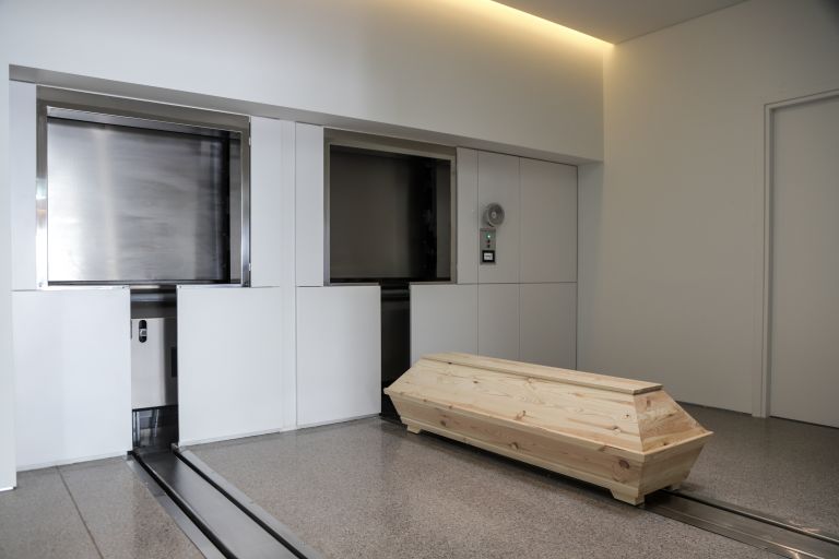 Εκκλησία για αποτέφρωση νεκρών: “Τα νεκρά σώματα δεν είναι απορρίμματα”