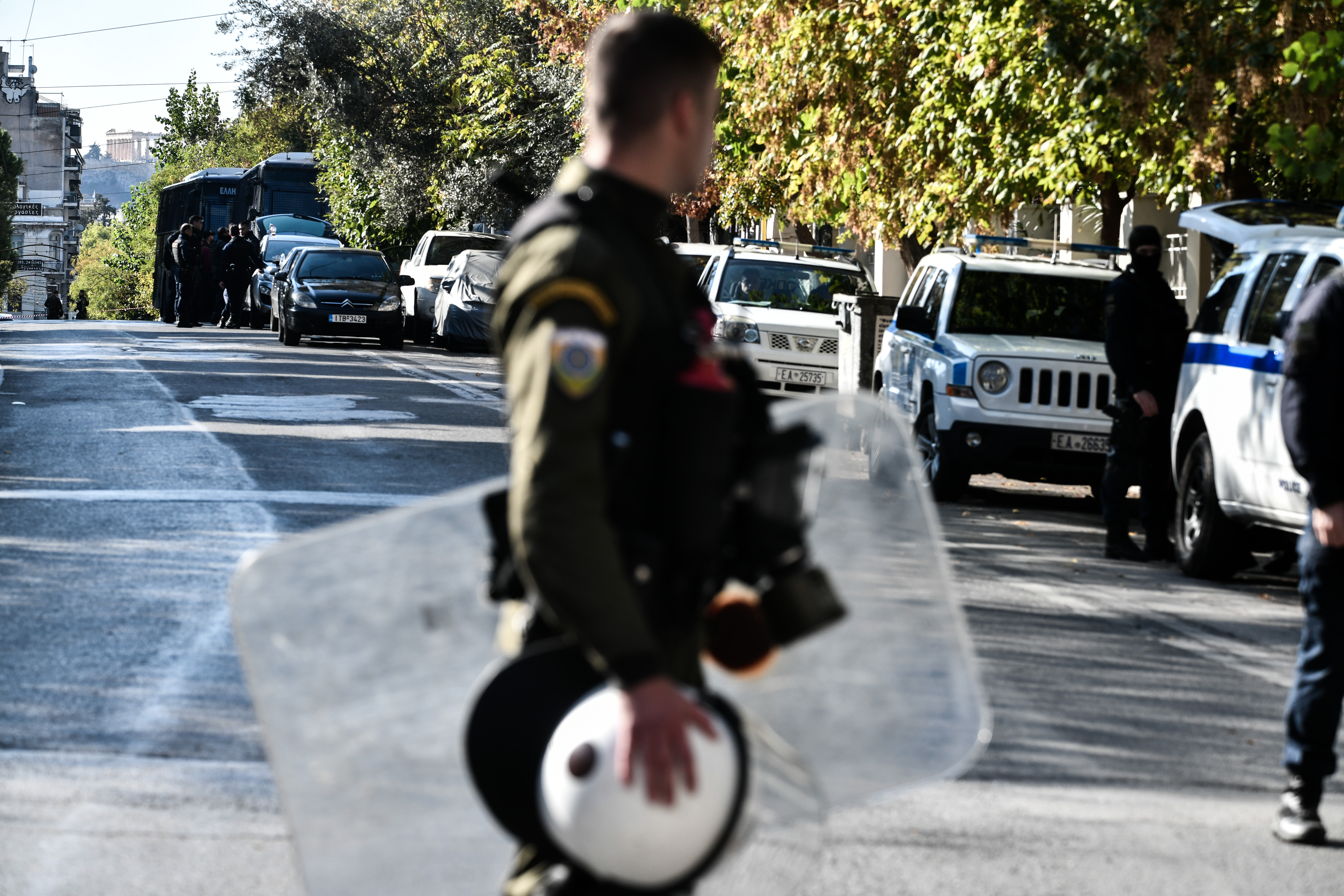 Επιχείρηση της αστυνομίας σε υπό κατάληψη κτίριο πίσω από την ΑΣΟΕΕ