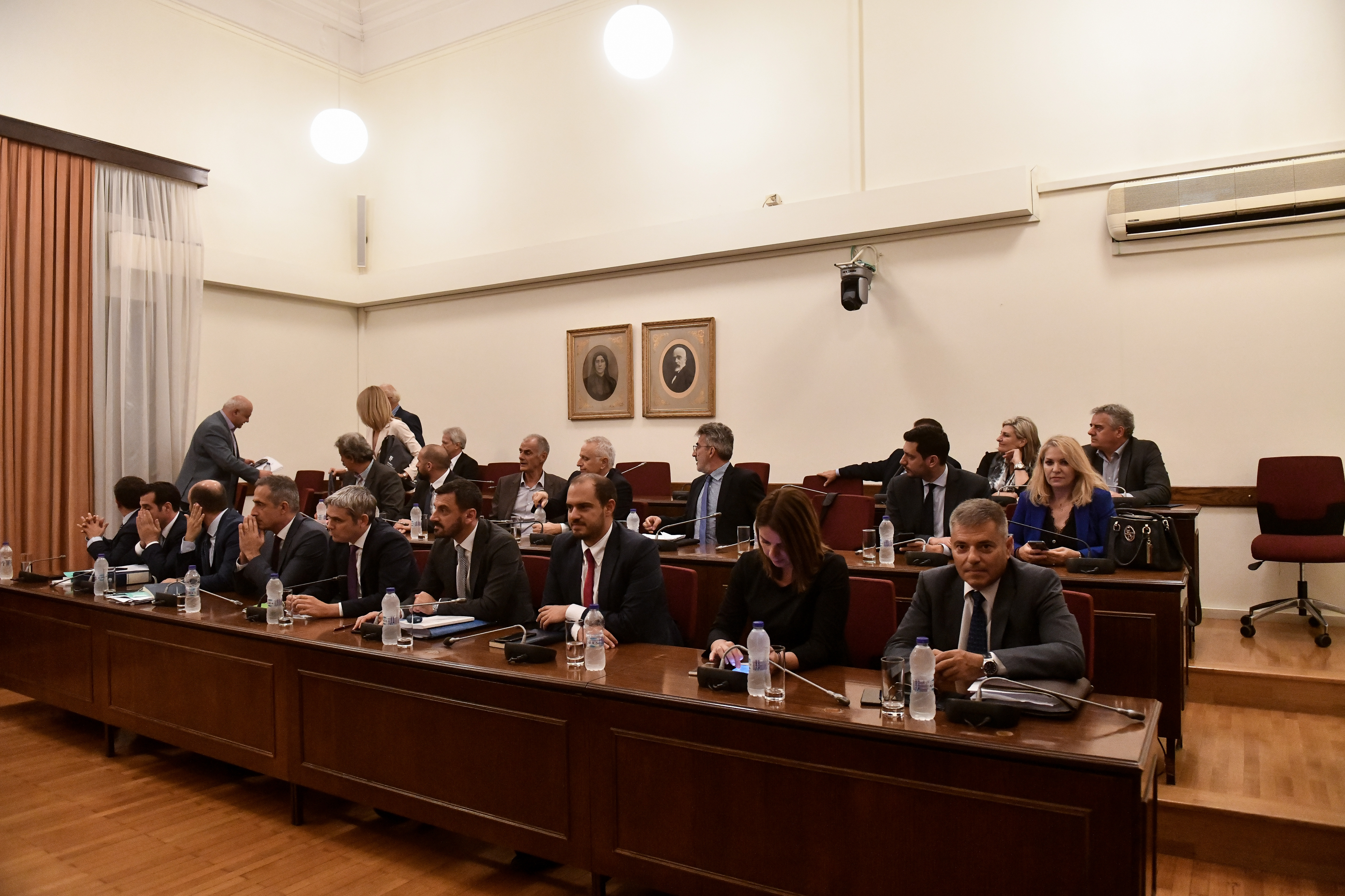 Υπόθεση Novartis: Συνεδριάζει η προανακριτική επιτροπή – “Χτύπησε” ξανά ο Παύλος Πολάκης