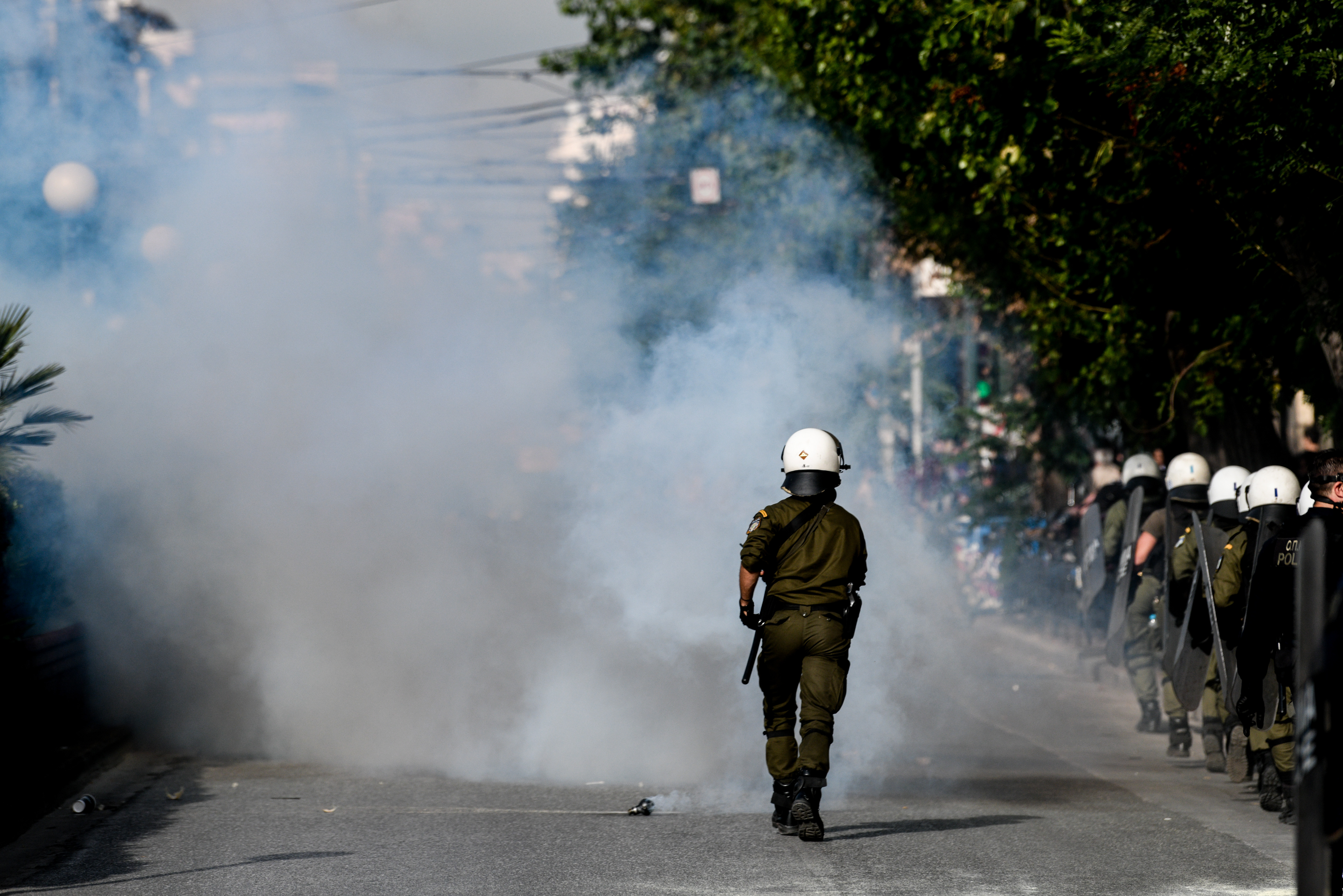 ΑΣΟΕΕ: Δύο αστυνομικοί τραυματίες και τρεις προσαγωγές στα επεισόδια