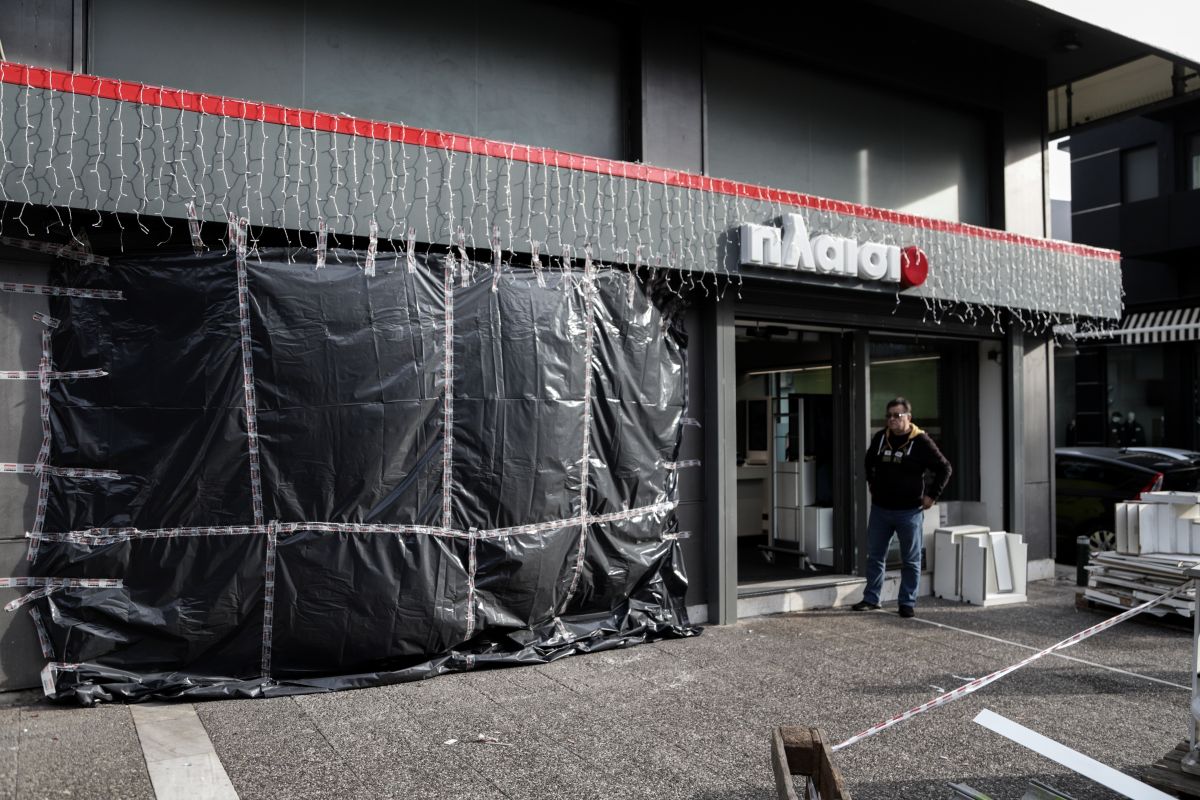 Περιστέρι: Εισβολή με αυτοκίνητο σε κατάστημα ηλεκτρονικών ειδών