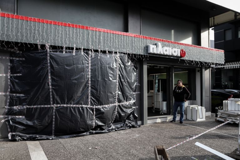 Περιστέρι: Εισβολή με αυτοκίνητο σε κατάστημα ηλεκτρονικών ειδών
