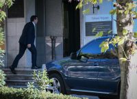 Ο Αλέξης Τσίπρας επισκέφτηκε τον Μανώλη Γλέζο