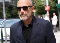 Γρηγόρης Βαλλιανάτος: “Στο Λονδίνο ήμουν συνοδός κυριών, πληρωνόμουν για να κάνω έρωτα”