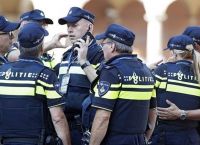 Ολλανδία: 16 μετανάστες βρέθηκαν ζωντανοί μέσα σε ένα φορτηγό