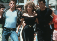 Ολίβια Νιούτον Τζον: Για 405.700 δολάρια πωλήθηκε το σύνολο που φορούσε στο Grease