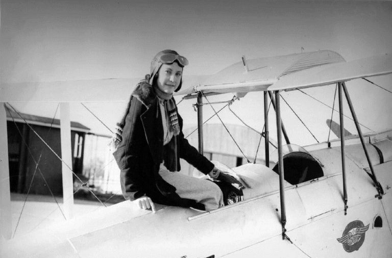 Maude Lores Bonney: Αφιερωμένο στην πρώτη γυναίκα που πέταξε από Αυστραλία σε Αγγλία το doodle της Google