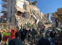 Αλβανία: Ελπίδα κάτω από τα ερείπια – Ανασύρθηκε ζωντανός έπειτα από 21 ώρες [vid]