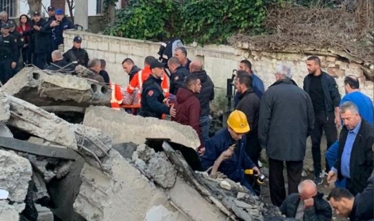 Αυξάνονται οι νεκροί από το σεισμό στην Αλβανία [pics&vid]
