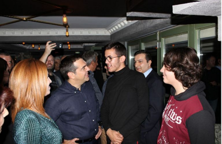 Αλέξης Τσίπρας: Βραδυνή έξοδος σε μπαρ στην Κοζάνη – Δείτε τι έγινε [pic&vid]