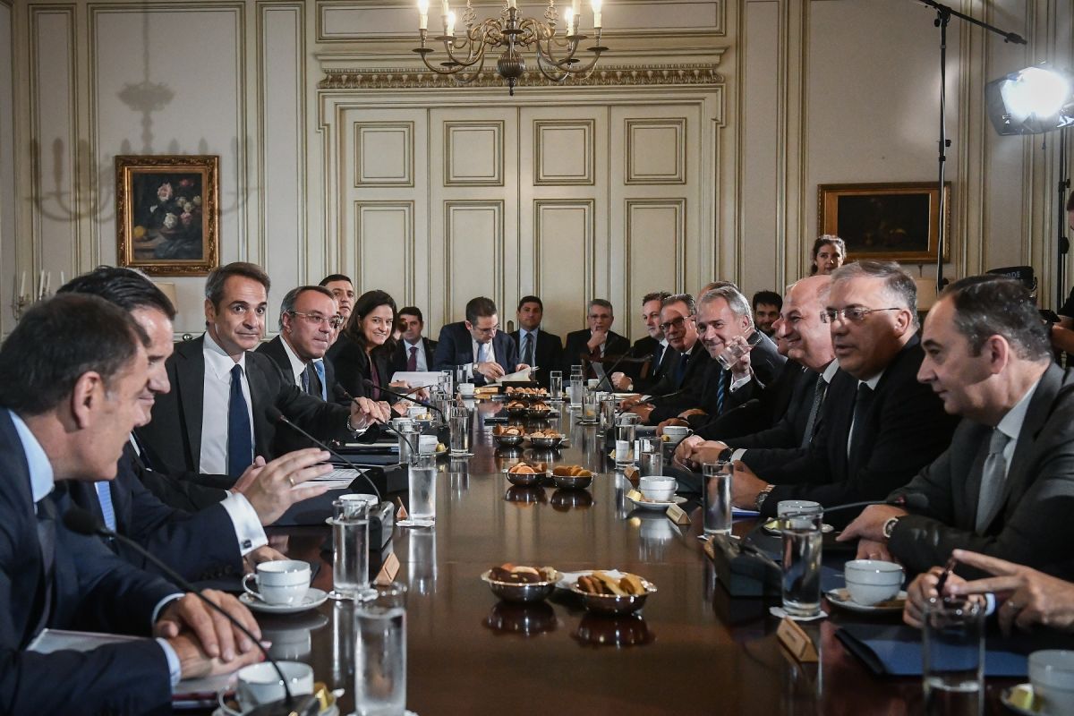Δημοσκόπηση Interview: Σύγκριση ανάμεσα σε πρώην και νυν υπουργούς – Ποιοι σαρώνουν