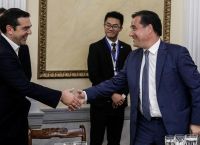 Προεδρικό Μέγαρο: Η χειραψία Αλέξη Τσίπρα – Άδωνι Γεωργιάδη που προκάλεσε “παροξυσμό” στο διαδίκτυο
