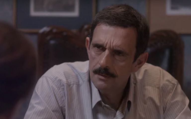 Άγριες Μέλισσες: Ο Δούκας χτυπάει άγρια τον Κωνσταντή, μπροστά στον Νικηφόρο