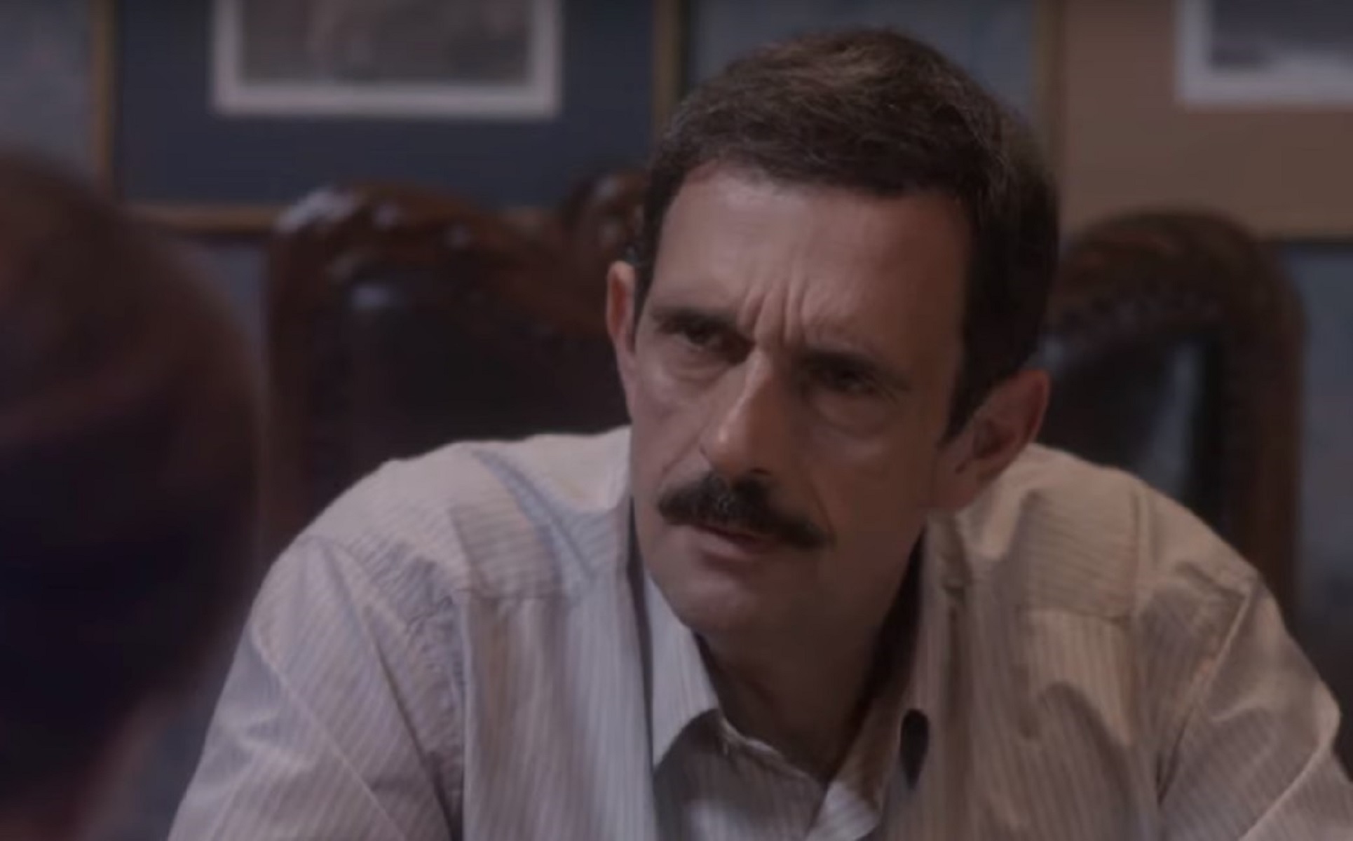 Άγριες Μέλισσες: Ο Δούκας χτυπάει άγρια τον Κωνσταντή, μπροστά στον Νικηφόρο