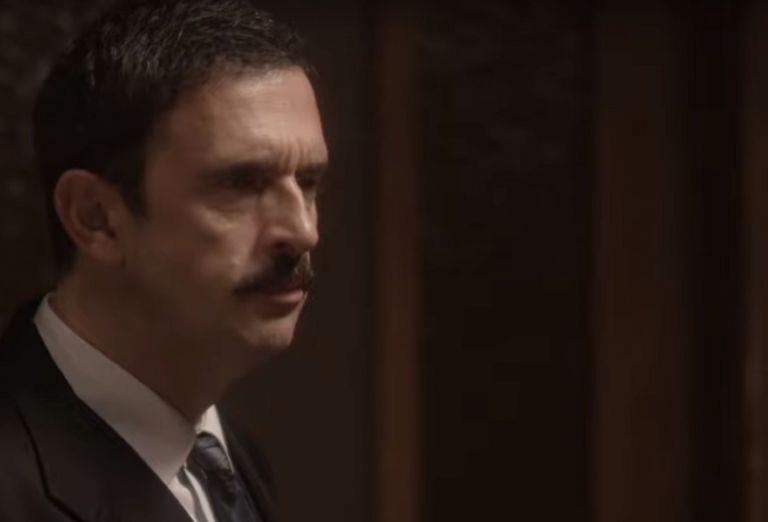 Άγριες Μέλισσες: Ο Δούκας προσπαθεί να βρει λύσεις για να πουλήσει η Ελένη τα χωράφια της