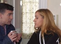 Αν ήμουν πλούσιος: Ο Θεοχάρης μαζί με την Μυρτώ βλέπουν το περιεχόμενο της θυρίδας του Βρανά