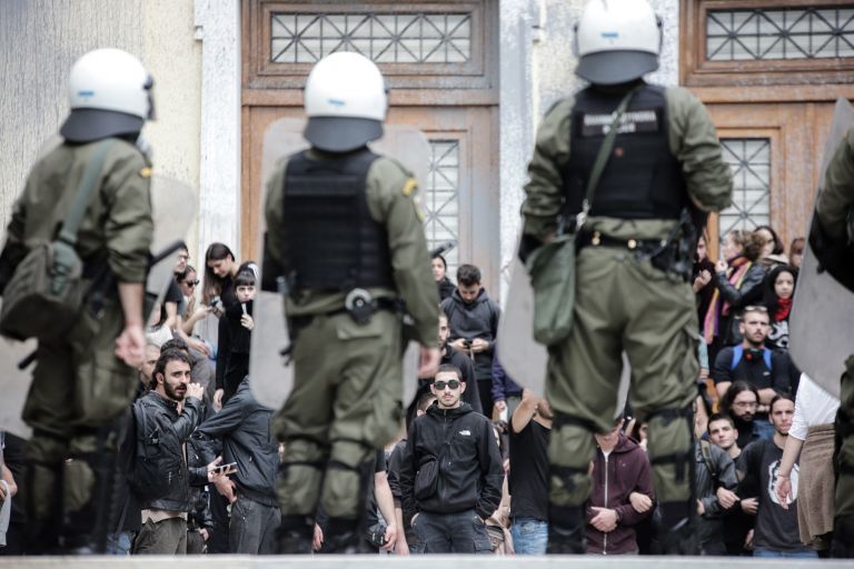 Σύντροφοι με τους μπάχαλους