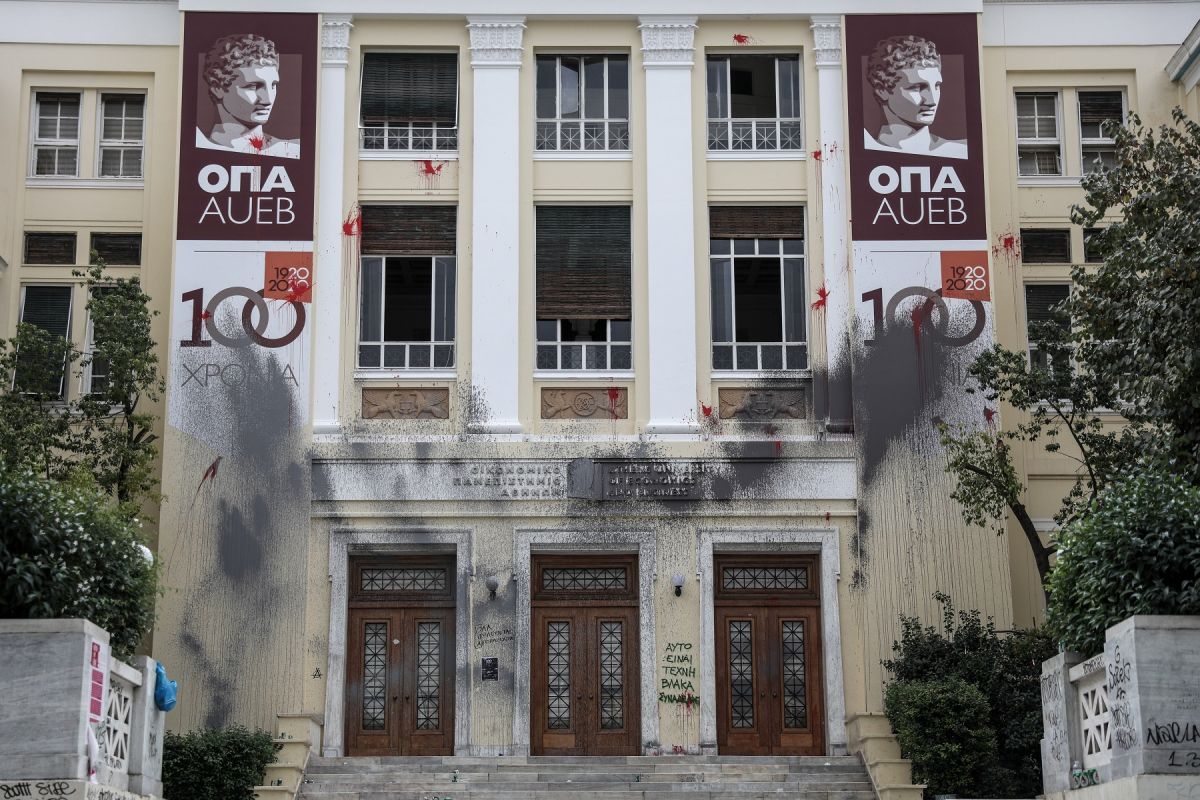 ΑΣΟΕΕ: Εισβολή αντιεξουσιαστών και επεισόδια στη συνέλευση φοιτητών [vid]