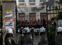 Είναι η τήρηση της νομιμότητας ακροδεξιά πολιτική ;