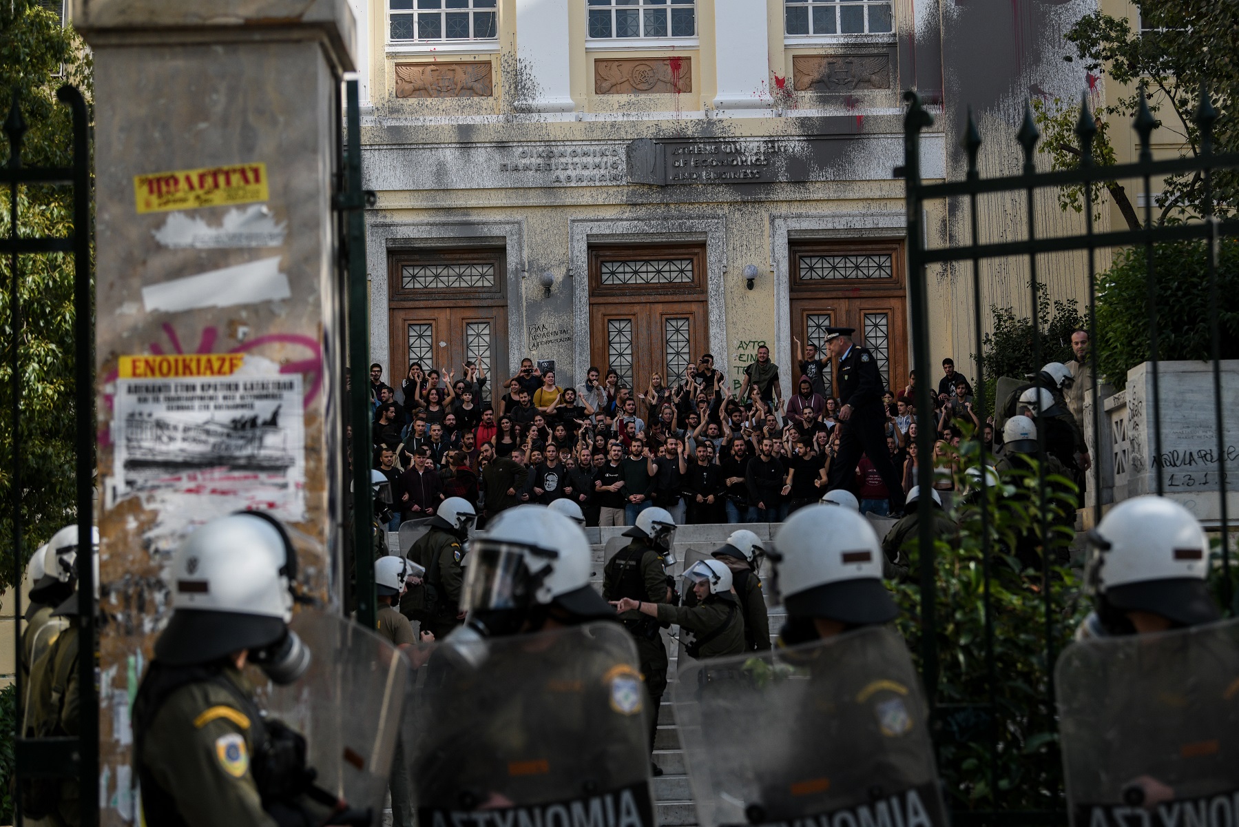 Είναι η τήρηση της νομιμότητας ακροδεξιά πολιτική ;