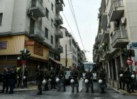 Η Αστυνομία ξεγυμνώνει και εκείνοι ξεγυμνώνονται