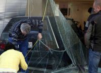 Κολωνός: Εισβολή με αυτοκίνητο σε κατάστημα γνωστής πιτσαρίας