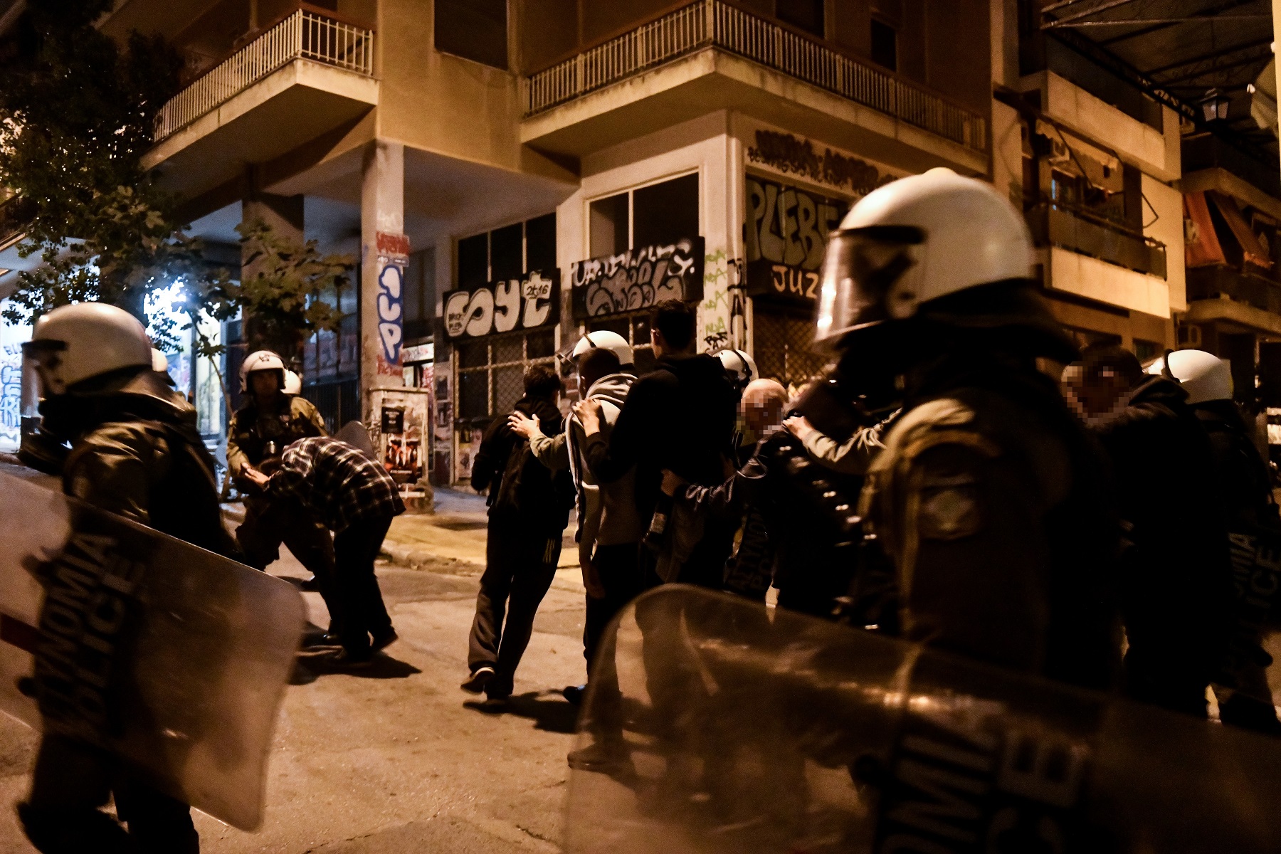 Εξάρχεια: Διώξεις για πλημμέλημα σε 28 από τους συλληφθέντες