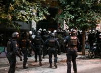 Εξάρχεια: Επιχείρηση της ΕΛΑΣ σε πολυκατοικία στη Στουρνάρη [vid]