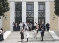 Ευελπίδων: Ένταση κατά τη μεταγωγή των συλληφθέντων για τα χθεσινά επεισόδια