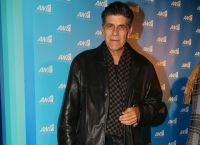 Γιάννης Μπέζος ύψος: Πόσο ψηλός είναι ο αγαπημένος ηθοποιός