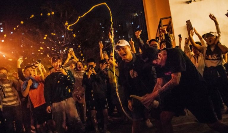 Χονγκ Κονγκ: Συντριπτική νίκη των φιλοδημοκρατικών στις περιφερειακές εκλογές – Μήνυμα στο Πεκίνο