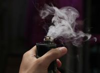 ΗΠΑ: 17χρονος υποβλήθηκε σε διπλή μεταμόσχευση πνευμόνων μετά από βλάβες που υπέστη από το άτμισμα ΗΠΑ: 17χρονος υποβλήθηκε σε διπλή μεταμόσχευση πνευμόνων μετά από βλάβες που υπέστη από το άτμισμα