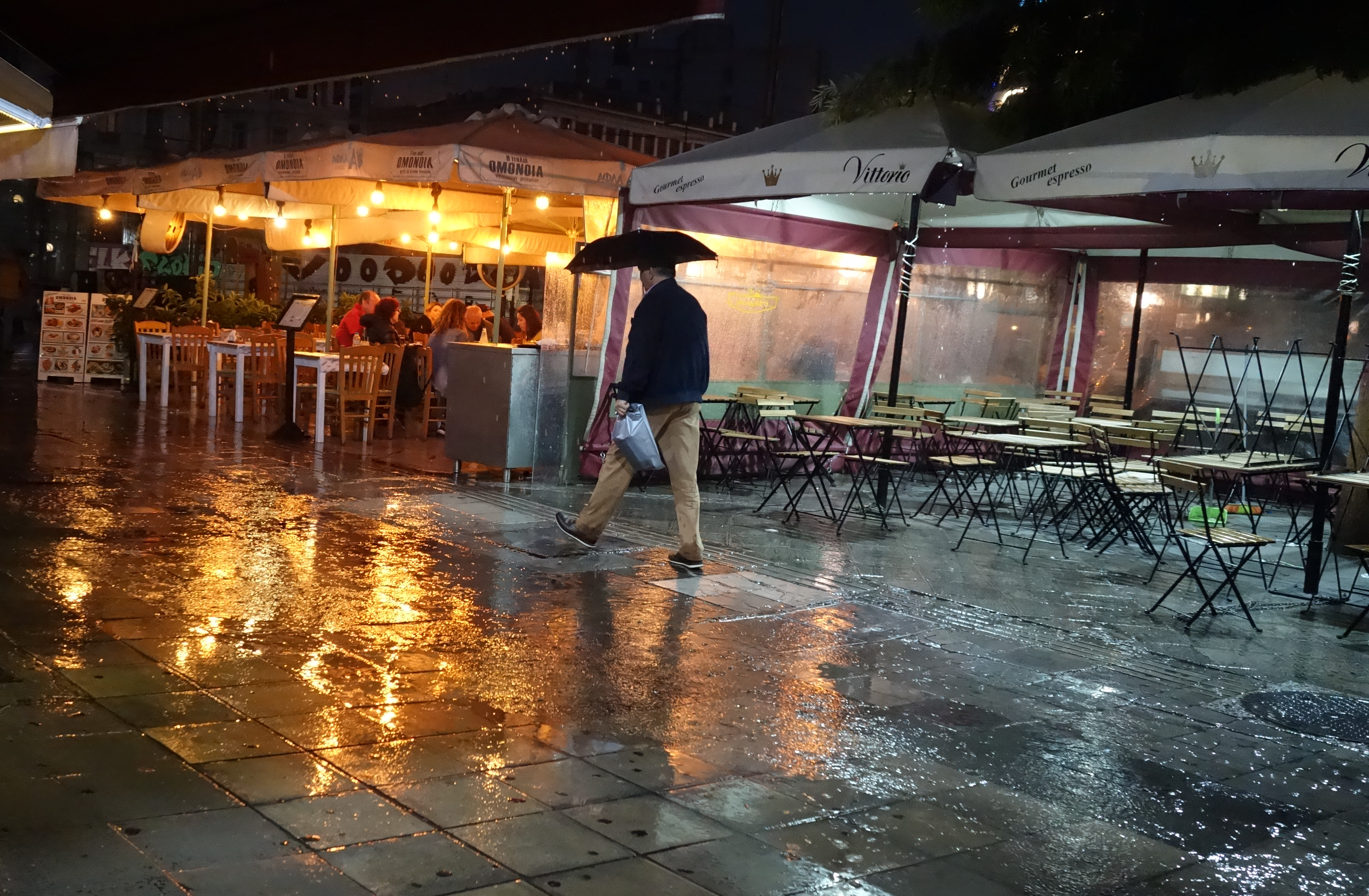 Καιρός: “Χτύπησε” την Αττική η Βικτώρια – Άνοιξαν οι ουρανοί