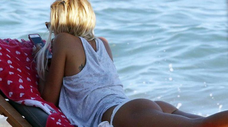 Βίκυ Κάβουρα: Πιο έρωτας πεθαίνεις [pics]