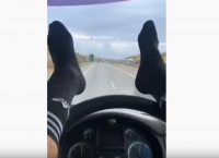 Κύπρος: Αφέθηκε ελεύθερος ο 43χρονος που οδηγούσε αυτοκίνητο με τα πόδια