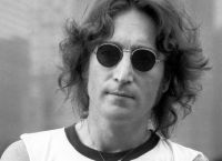Τζον Λένον: Βγαίνουν στο “σφυρί” τα στρογγυλά γυαλιά ηλίου του