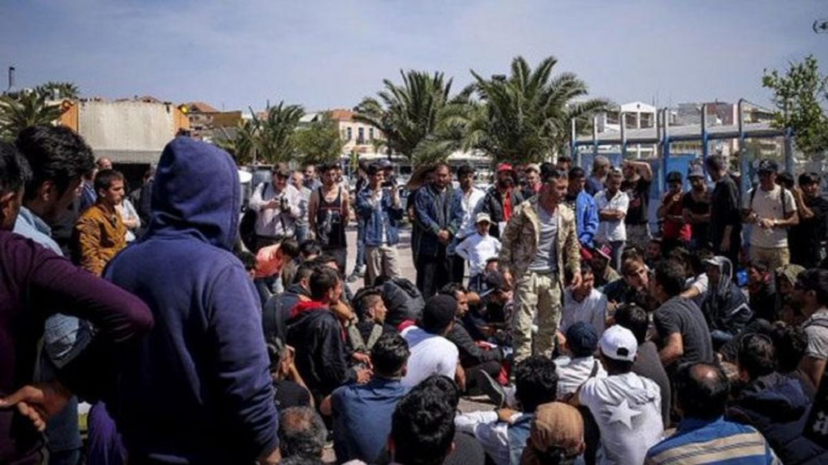 Λέρος: Ένταση στο νησί – “Μπλόκο” στην μεταφορά 40 μεταναστών