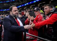 Τότεναμ – Ολυμπιακός: Αποθέωση Μαρινάκη από τους οπαδούς των Πειραιωτών