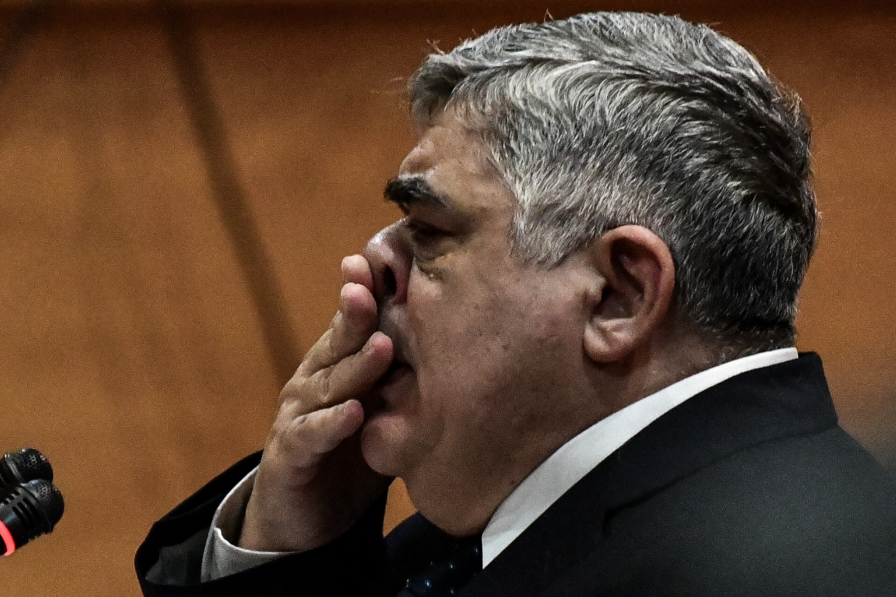 Μιχαλολιάκος: Δεν παραδέχεται την ευθύνη αλλά παραδέχεται την ήττα
