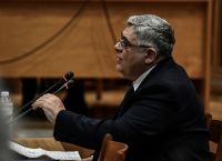 Δίκη Χρυσής Αυγής: Δήλωσε αθώος ο Μιχαλολιάκος – Βάρεσαν “προσοχές” οι χρυσαυγίτες