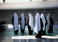Ιταλία: Καλόγριες πήγαν στην Αφρική για ιεραποστολικό έργο κι επέστρεψαν έγκυες Ιταλία: Καλόγριες πήγαν στην Αφρική για ιεραποστολικό έργο κι επέστρεψαν έγκυες