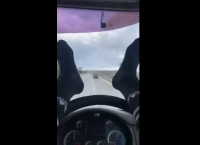 Κύπρος: Σάλος με άντρα που οδηγεί με τα πόδια [vid]