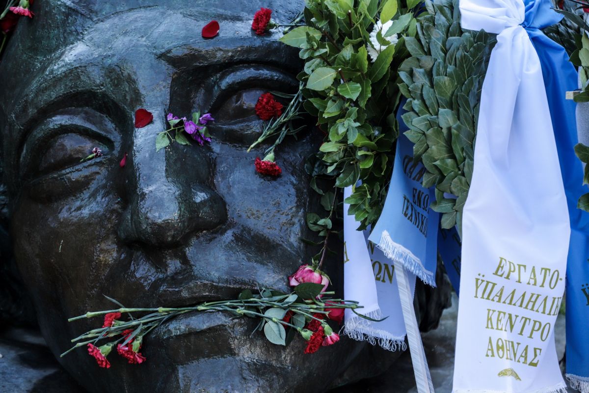 Επέτειος Πολυτεχνείου: Άνοιξαν οι πύλες για καταθέσεις στεφάνων – Σε επιφυλακή η αστυνομία
