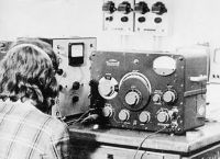 “Εδώ Πολυτεχνείο”: Ο άνθρωπος πίσω από το μικρόφωνο των εξεγερμένων φοιτητών [vid]